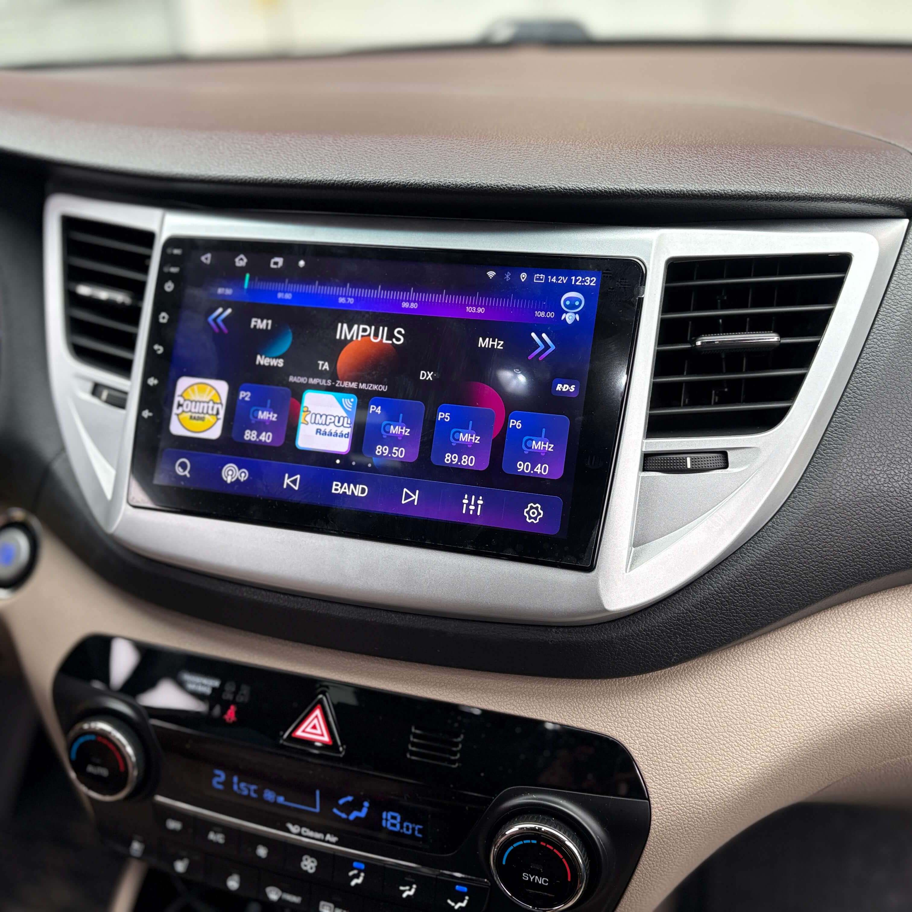 Autorádio na Hyundai Tucson
